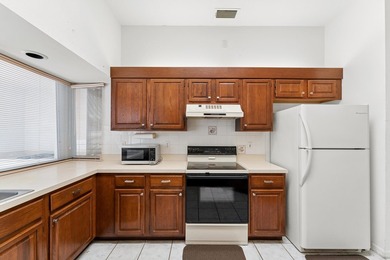 Welcome to this beautifully maintained 3-bedroom, 2-bathroom - photo 24