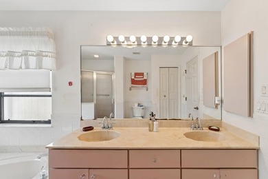 Welcome to this beautifully maintained 3-bedroom, 2-bathroom - photo 32