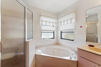 Welcome to this beautifully maintained 3-bedroom, 2-bathroom - photo 33