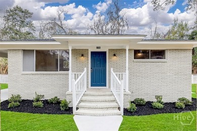 This beautifully renovated 2-bedroom, 1 bath bungalow is full of - photo 2
