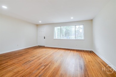This beautifully renovated 2-bedroom, 1 bath bungalow is full of - photo 6