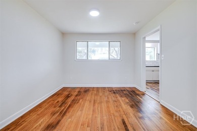 This beautifully renovated 2-bedroom, 1 bath bungalow is full of - photo 10