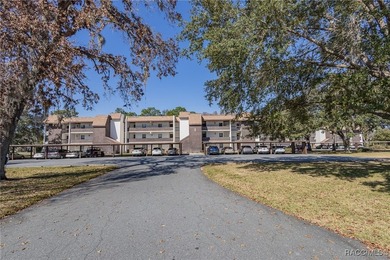 Relax and enjoy convenient living in this 2nd floor corner end - photo 1