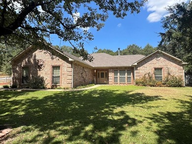 Beautiful home located in the Dogwood Ridge subdivision located - photo 1