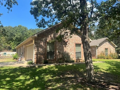 Beautiful home located in the Dogwood Ridge subdivision located - photo 3
