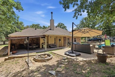Beautiful home located in the Dogwood Ridge subdivision located - photo 5