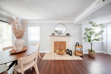 Your coastal oasis awaits! This move-in ready, 2-bedroom - photo 4