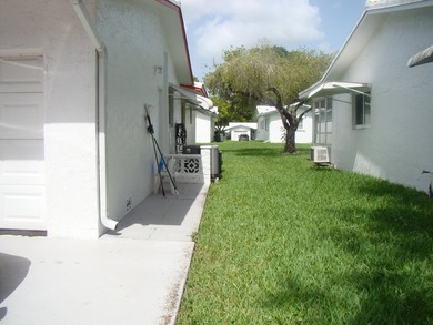 AS-IS WELL MAINTAINED SEMI MODERN DECOR HOME WITH KITCHEN AND - photo 3