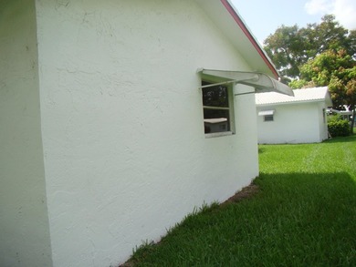 AS-IS WELL MAINTAINED SEMI MODERN DECOR HOME WITH KITCHEN AND - photo 4