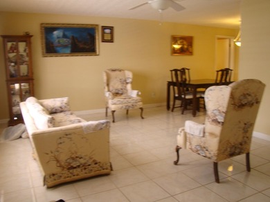 AS-IS WELL MAINTAINED SEMI MODERN DECOR HOME WITH KITCHEN AND - photo 7