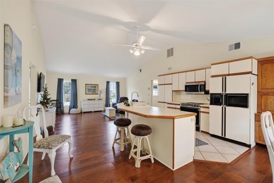 OWNER-OCCUPIED CUSTOM-BUILT 2 BEDROOM, 2 BATH HOME WITH LARGE - photo 11