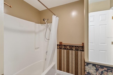 OWNER-OCCUPIED CUSTOM-BUILT 2 BEDROOM, 2 BATH HOME WITH LARGE - photo 21