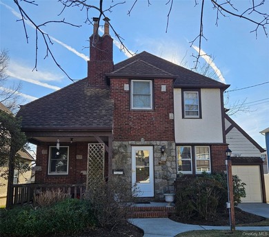 Welcome to 15 Donald Place, East Rockaway; a beautiful 3-bedroom - photo 2