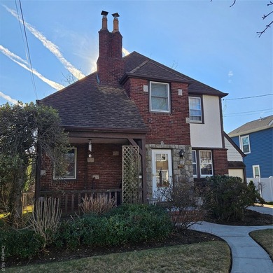 Welcome to 15 Donald Place, East Rockaway; a beautiful 3-bedroom - photo 3