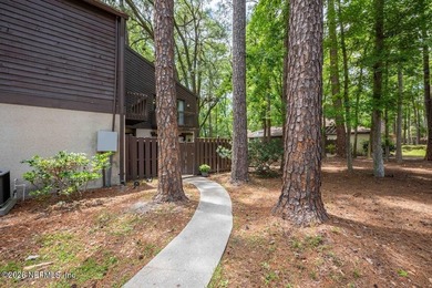 Welcome Home! Gorgeous and private town house development in the - photo 3
