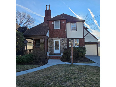 Welcome to 15 Donald Place, East Rockaway; a beautiful 3-bedroom - photo 4
