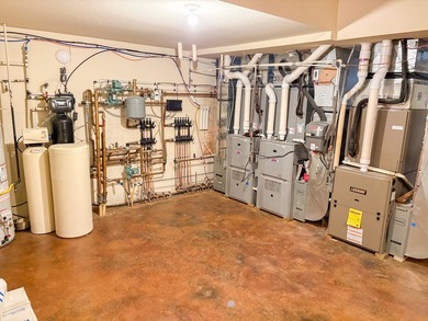 423+/- acre estate in Harrisburg, MO featuring a 27-acre stocked - photo 35