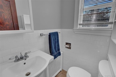 Welcome to 15 Donald Place, East Rockaway; a beautiful 3-bedroom - photo 10