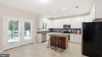 Beautifully updated custom built three level home in an amenity - photo 7