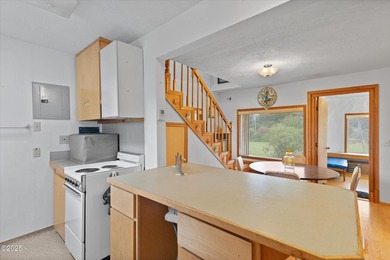 Discover coastal living in this charming 1950s cottage-style - photo 13