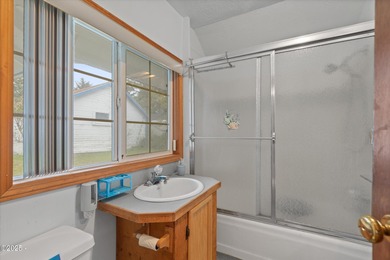 Discover coastal living in this charming 1950s cottage-style - photo 15