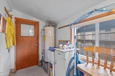 Discover coastal living in this charming 1950s cottage-style - photo 16