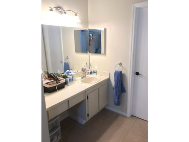 Beautiful 2/2 condo with 1,128 sqft, vaulted ceilings, ceramic - photo 7