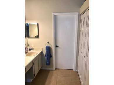 Beautiful 2/2 condo with 1,128 sqft, vaulted ceilings, ceramic - photo 9