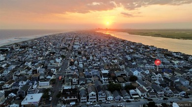 Just over one block from the beach, this fully renovated home - photo 25
