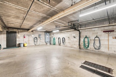 Welcome to this bright and inviting 1-bedroom, 1-bath top-floor - photo 25