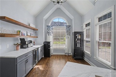 PRICED BELOW MARKET VALUE FOR EXCEPTIONAL VALUE ! Enjoy a - photo 11