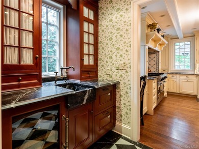 Quintessential Munsey Park - this stately, grand brick colonial - photo 11