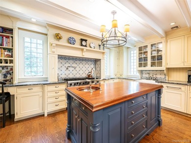 Quintessential Munsey Park - this stately, grand brick colonial - photo 12