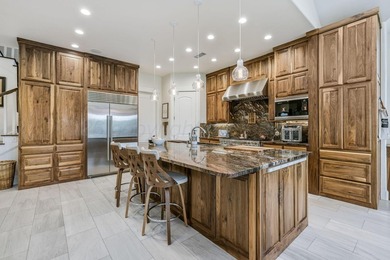 Nestled on the 13th hole, this exceptional golf course estate - photo 16