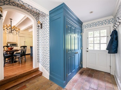 Quintessential Munsey Park - this stately, grand brick colonial - photo 18
