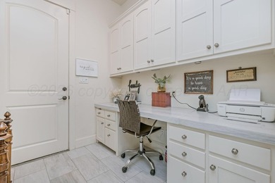 Nestled on the 13th hole, this exceptional golf course estate - photo 21