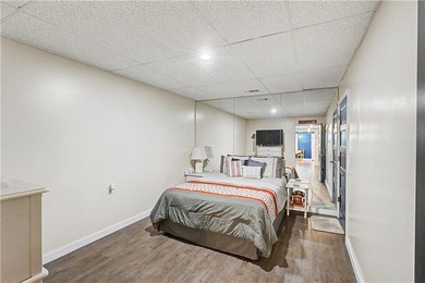 PRICED BELOW MARKET VALUE FOR EXCEPTIONAL VALUE ! Enjoy a - photo 25