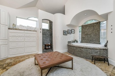 Nestled on the 13th hole, this exceptional golf course estate - photo 26