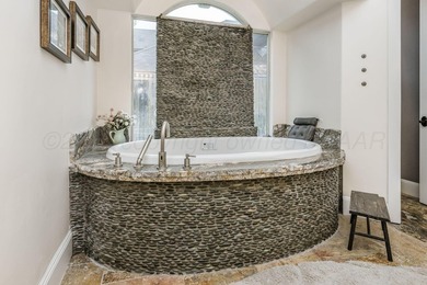 Nestled on the 13th hole, this exceptional golf course estate - photo 28