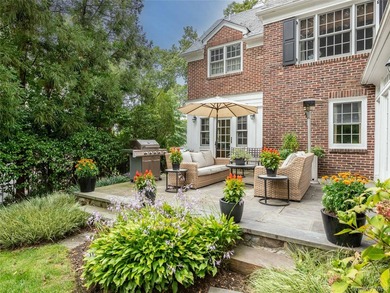 Quintessential Munsey Park - this stately, grand brick colonial - photo 31