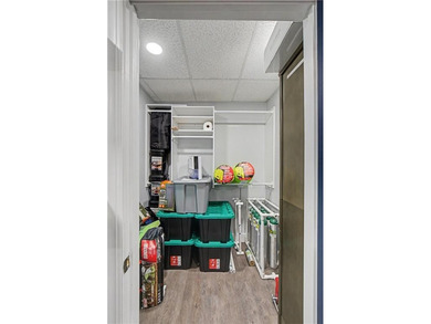PRICED BELOW MARKET VALUE FOR EXCEPTIONAL VALUE ! Enjoy a - photo 34