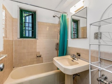 Welcome to 1725 Purdy St #2E. 1 Bedroom 1 Bathroom apartment - photo 11