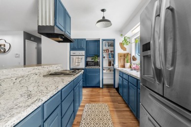 Tucked beneath towering redwoods on a full acre, this 2-bedroom - photo 10