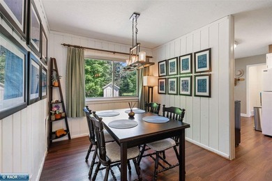 Welcome to coveted Fayal Township! This beautifully updated home - photo 10