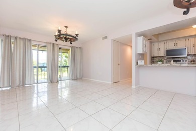 Welcome to Village Lake Condominiums in St. Petersburg! This 2 - photo 3