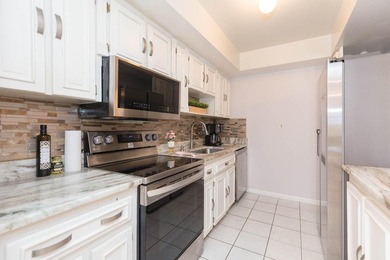 Welcome to Village Lake Condominiums in St. Petersburg! This 2 - photo 8