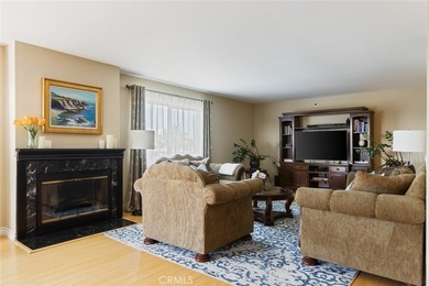 Welcome to the PENTHOUSE level at Elm Plaza in Long Beach, the - photo 12