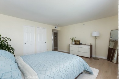 Welcome to the PENTHOUSE level at Elm Plaza in Long Beach, the - photo 26