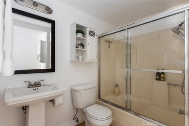 Welcome to the PENTHOUSE level at Elm Plaza in Long Beach, the - photo 27