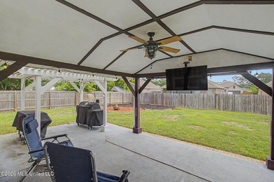Spacious 3BR/2BA home in a convenient location close to shopping - photo 3
